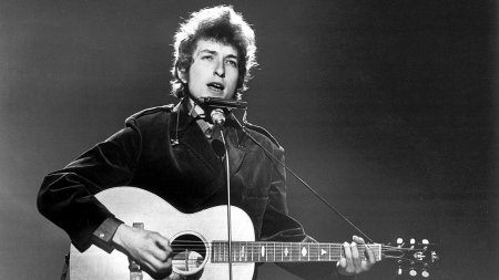 Ce a facut legendarul Bob Dylan pentru ca <span style='background:#EDF514'>FILMU</span>l biografic Complet necunoscut sa fie cat mai aproape de realitate