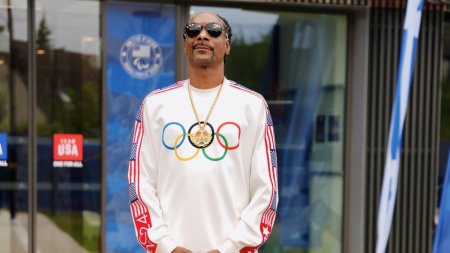 JO 2024. Snoop Dogg s-a emotionat vorbind despre purtarea <span style='background:#EDF514'>TORT</span>ei olimpice la Paris: Nu as fi visat niciodata la asa ceva