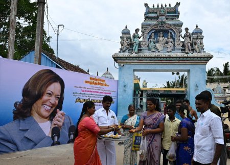 Thulasendrapuram: <span style='background:#EDF514'>SATU</span>l indian care o revendica pe Kamala Harris