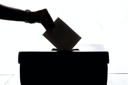 Fraudele electorale incep sa iasa la <span style='background:#EDF514'>LUMINA</span>, in Bistrita