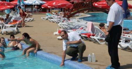 Ce a gasit Protectia Consumatorilor la piscina unde a mers fostul portar al juniorilor de la Dinamo inainte de a contr<span style='background:#EDF514'>ACTA</span> o bacterie mortala