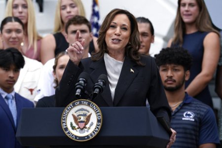 Kamala Harris are si sustinerea lui Barack Obama in cursa pentru <span style='background:#EDF514'>CASA</span> Alba impotriva lui Donald Trump