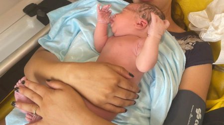 Un bebelus din Cavnic a venit pe lume in ambulanta SMURD. E fetita si perfect sa<span style='background:#EDF514'>NATO</span>asa