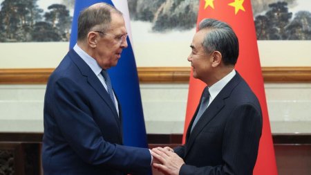 Rusia anunta ca a discutat cu <span style='background:#EDF514'>CHINA</span> o alternativa la NATO in Eurasia. Beijingul nu confirma
