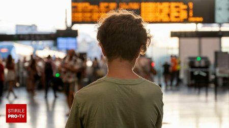 Un baiat de 13 ani a fost lasat intentionat pe <span style='background:#EDF514'>AEROPORT</span>ul din Barcelona. A stat 12 ore singur
