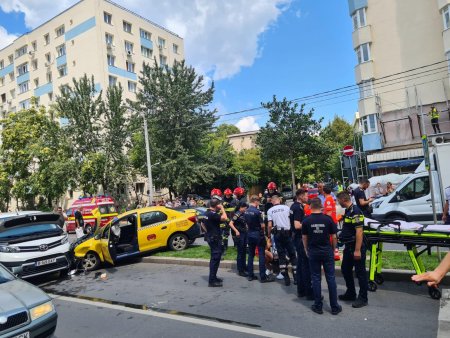 Un barbat beat si fara permis a furat o <span style='background:#EDF514'>MASIN</span>a si a facut patru accidente, in sectorul 4 al Capitalei