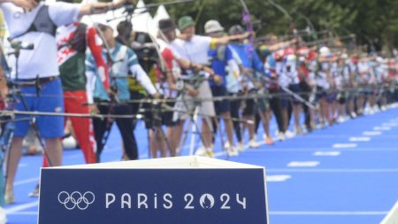 A inceput festivitatea de <span style='background:#EDF514'>DESCHIDERE</span> a Jocurilor Olimpice de la Paris 2024