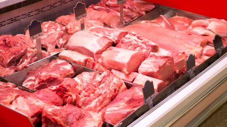 Romania inregistreaza un deficit urias la carnea preferata a cetatenilor. Reactia lui <span style='background:#EDF514'>MARCEL CIOLACU</span>