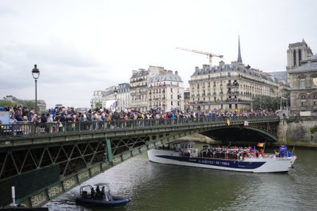 Festivitatea de deschidere a Jocurilor Olimpice de la Paris 2024: Lady Gaga si Aya Nakamura, show-uri surpriza in deschiderea ceremoniei / Echipa Romaniei a defilat pe Sena