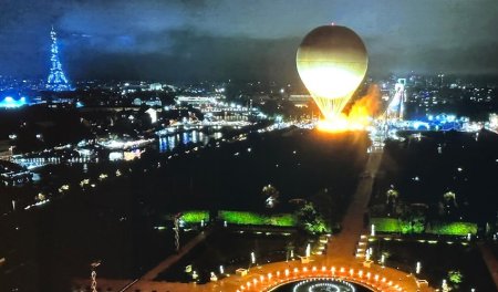 Flacara olimpica, sustinuta <span style='background:#EDF514'>DE U</span>n balon urias la JO 2024