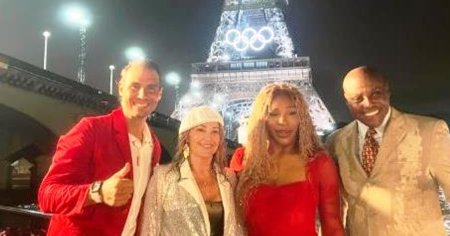Peripetiile prin care au trecut Nadia Comaneci  si alti trei mari sportivi care au dus flacara olimpica pe Sena