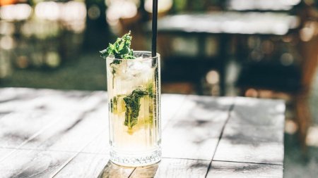 Reteta mojito fara alcool, cocktail-ul perfect pentru vara. Marinarii il consumau inca din secolul al XVI-lea