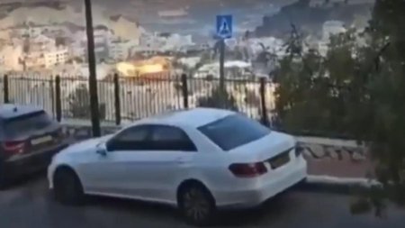 Momentul in care o racheta loveste un teren de fotbal plin de copii, in Israel. Sunt 12 morti