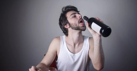 Romanii, cei mai mari consumatori de alcool din Europa