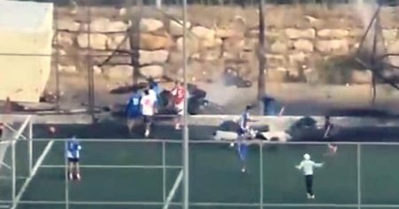 Momentul in care un teren de fotbal din Israel a fost lovit de o racheta: Este raul pur. Printre morti sunt si copii VIDEO