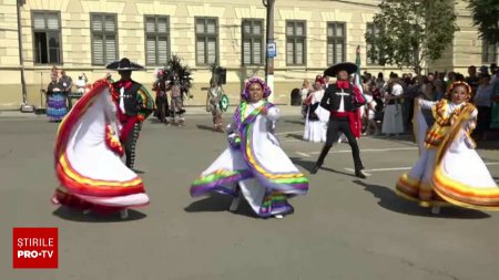 Festivalul de la Aiud, calatorie folclorica in inima Transilvaniei. <span style='background:#EDF514'>ANSAMBLURI</span>le internationale au uimit publicul