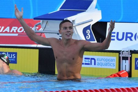 David Popovici s-a calificat cu cel mai bun timp in semifinala de la 200 metri. Cand inoata pentru marea finala