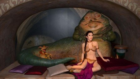 Bikinii purtati de Printesa Leia in scena cu Jabba the Hutt s-au vandut pentru o suma fabuloasa. O nava Star Wars a batut recordurile