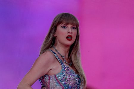 Fanii Taylor Swift s-au inghesuit pe un deal din Munchen pentru a urmari gratuit concertul artistei