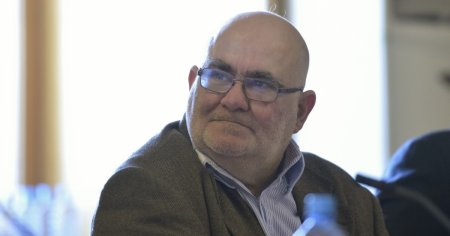 Alfred Bulai, comportament de pradator. Profesorul de la SNSPA le-a cerut studentelor sa se dezbrace in fata lui: Mi-am dat hainele jos si mi-a zis: Si <span style='background:#EDF514'>CHILOTI</span>i VIDEO