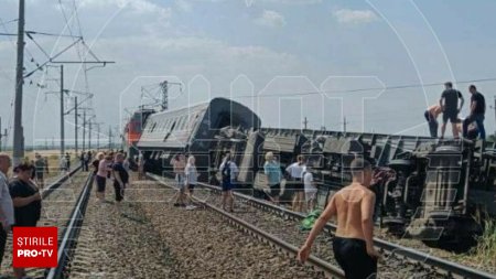 Doi morti si aproape 100 de raniti in Rusia, dupa ce un tren si un camion s-au ciocnit. Opt vagoane au deraiat. VIDEO