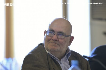 Profesorul Alfred Bulai de la SNSPA, cercetat de Politia Capitalei pentru folosirea functiei in scop sexual