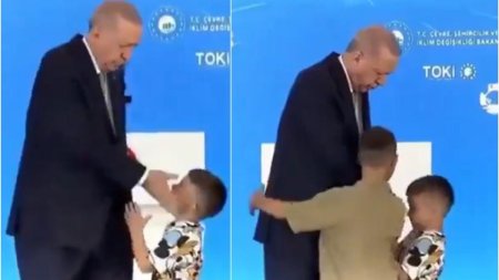 Erdogan a palmuit un copil in timpul unei ceremonii dupa ce acesta nu i-a pupat mana