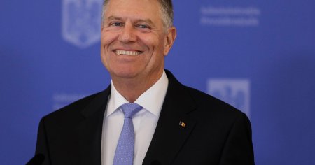 Reactii negative ale internautilor dupa ce Iohannis l-a felicitat pe David Popovici: Mergi si tu cu <span style='background:#EDF514'>LOW COST</span> si doneaza banii din avioane private