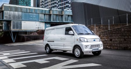 Cenntro Romania a livrat primului vehicul electric utilitar Logistar 200 VAN catre Fan Curier Bistrita