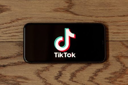 Toxiinfectie alimentara in cazul a zeci de angajati TikTok din Singapore