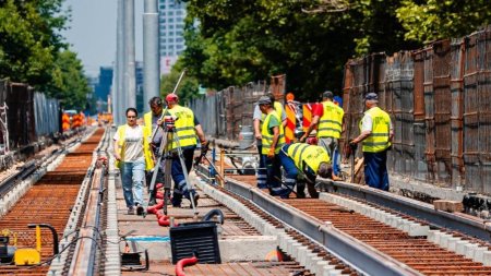 Lucrarile pentru reabilitarea liniei 5 au fost reluate. Constructor: Si-au dat cuvantul de onoare ca imi vor da banii