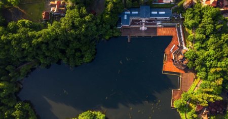 Lacul unic in Europa unde poti face baie in apa rece si calda in acelasi timp. Este comparat cu Marea Moarta. VIDEO