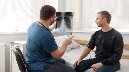 Simptomele ascunse ale cancerului pulmonar. Mare atentie la aceste lucruri marunte. Medic: Este o patologie tacuta