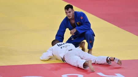 Judoka Alex Cret a trecut in optimile de finala la Paris 2024