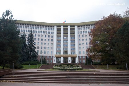 Perchezitii in Parlamentul Republicii Moldova intr-un dosar de tradare de patrie. Erau transmise informatii la Ambasada Rusiei de la Chisinau