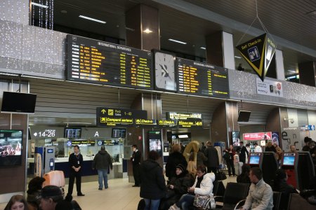 Turisti blocati pe Aeroportul din Iasi de mai bine de 24 de ore, dupa ce zborul catre Sharm El Sheikh a fost amanat