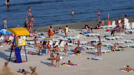 Turisti din Mamaia, cu varsaturi si diaree, la spital! Alimente nesigure, mizerie, etichetare inselatoare, spatii de joaca nesigure pe litoral