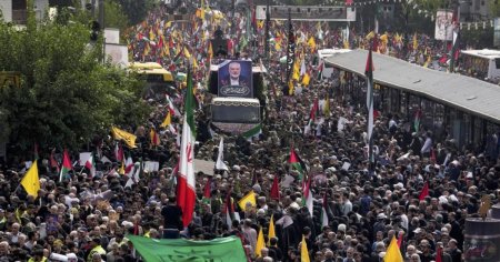 Sustinatorii liderului asasinat al Hamas, Ismail Haniyeh, cer razbunare. Mii de oameni au participat la funeralii VIDEO