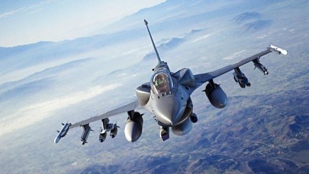 Rusia ameninta ca va dobori toate avioanele F-16 date Ucrainei: Nu vor avea un impact prea mare pe front. Nu exista remediu magic