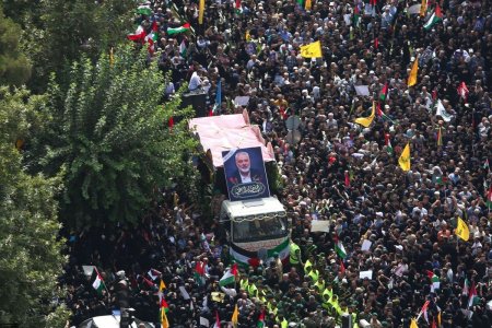 <span style='background:#EDF514'>FUNERALII</span> cu mii de oameni pentru liderul politic al Hamas, Ismail Haniyeh. Participantii au scandat moarte Israelului si moarte Americii