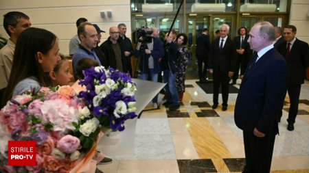 Cel mai mare schimb de prizonieri de dupa <span style='background:#EDF514'>RAZBOIUL RECE</span>. Putin i-a intampinat la aeroport pe rusii eliberati | FOTO