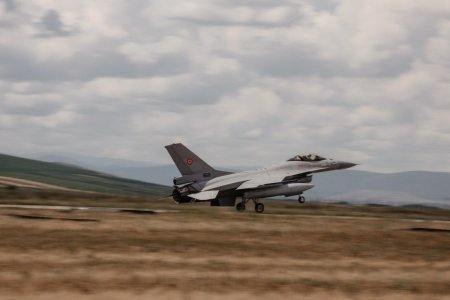 MApN reclama o stire falsa cu privire la antrenamentul pilotilor ucraineni in Romania pe avioane F16