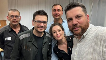 Prima imagine cu Ilya Yashin, critic al lui Putin, dupa ce a fost eliberat prin schimbul de prizonieri. Cu cine s-a fotografiat