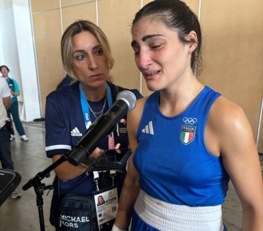 Angela Carini a reactionat dupa lupta cu barbatul lasat de CIO sa concureze in competitia feminina de box: M-a durut prea tare