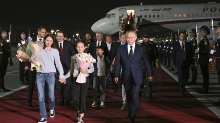 Copiii spionilor eliberati in urma schimbului istoric cu SUA nu stiau cine e Putin. Au aflat in avion ca sunt rusi