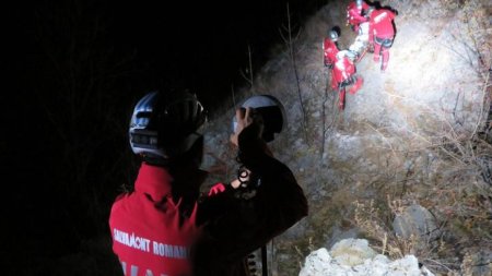 Zi de foc pentru Salvamont: 43 de persoane aflate in situatii de risc au fost salvate din zonele montane. 10 au ajuns in spital