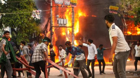 Stare de asediu in Bangladesh. 73 de oameni au murit in timpul unor manifestatii antiguvernamentale masive