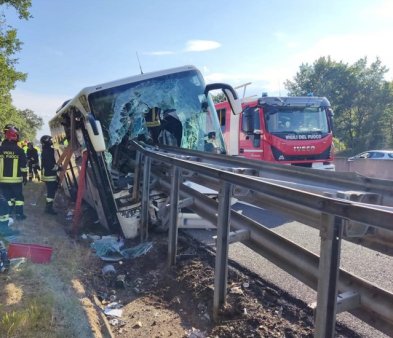 Un mort si 25 de raniti. Este bilantul unui accident produs duminica pe A1, in Italia