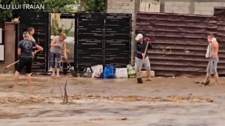 Imaginile potopului din Constanta. Inundatii puternice, acoperisuri spulberate de vant, copaci doborati de vijelii