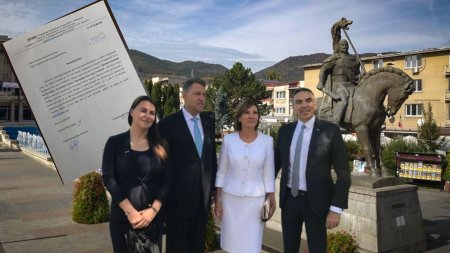 INCREDIBIL. O prietena a familiei Iohannis vrea sa mute statuia lui Decebal din centrul Devei